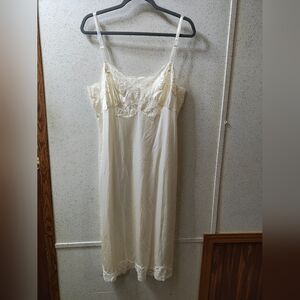 Vintage Shadowline Slip Dress Nightgown Honeymoon Cream Lace Sz 36 28 USA Clean